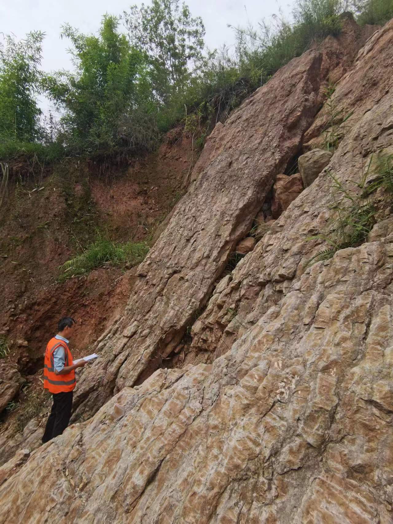 重任在肩，佳節(jié)亦然，順利完成蘆山、寶興震后首輪次生災害應急排查！
