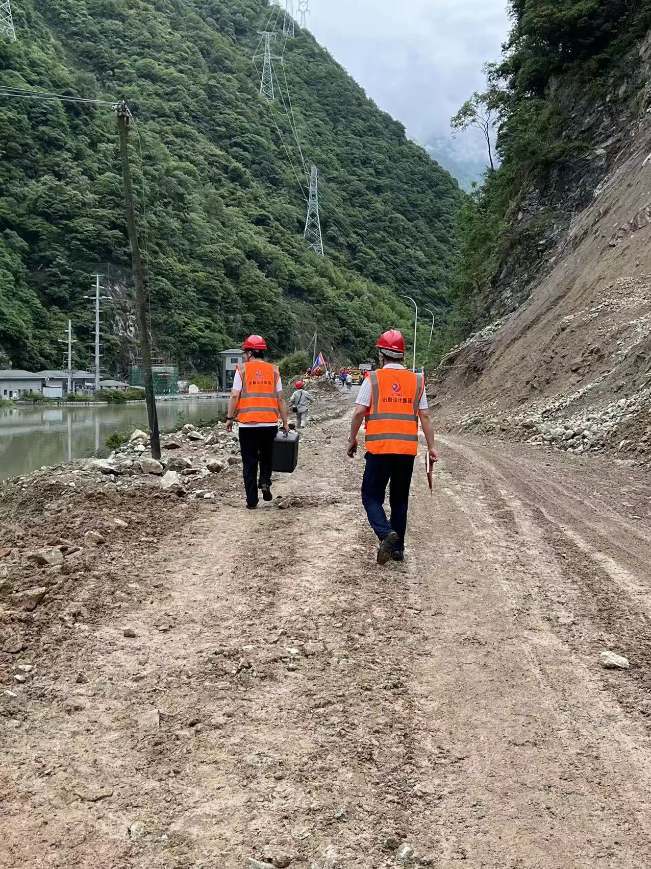 堅持不懈，錨定勝利，奮力投身下一階段地震地質(zhì)災(zāi)害排查！
